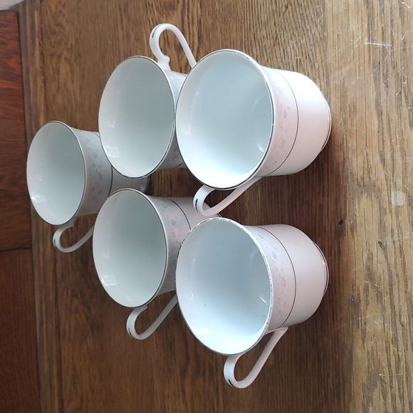 Liling Brocade Blue and Pink Set of 5 Tea Cups and 6 Saucers - Picture 3 of 16